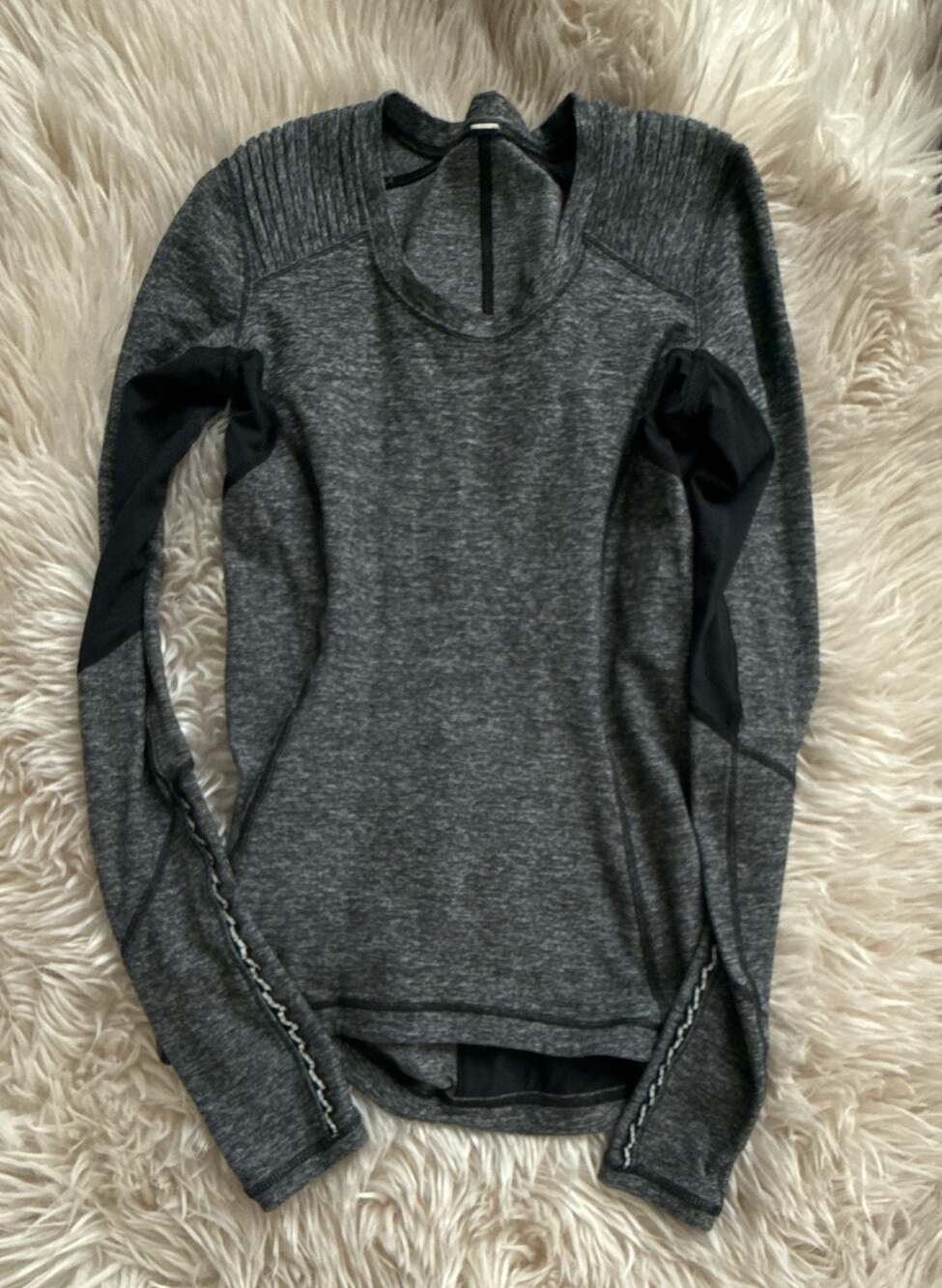 Lululemon Base Runner Long Sleeve Athletic Shirt Heathered Black Gray Size 4